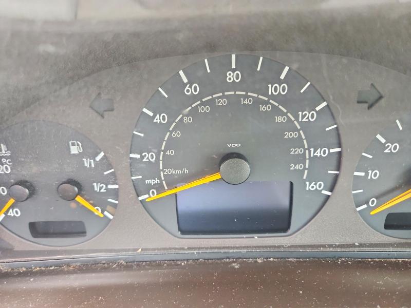2000 Mercedes-benz E მანქანა იყიდება აუქციონზე, vin: WDBJH65J1YB114833, აუქციონის ნომერი: 52863616