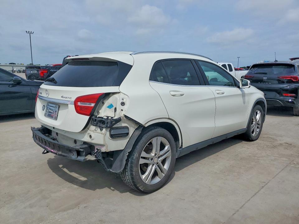 52233866 :رقم المزاد ، WDCTG4GB2FJ100881 vin ، 2015 Mercedes Benz Gla مزاد بيع