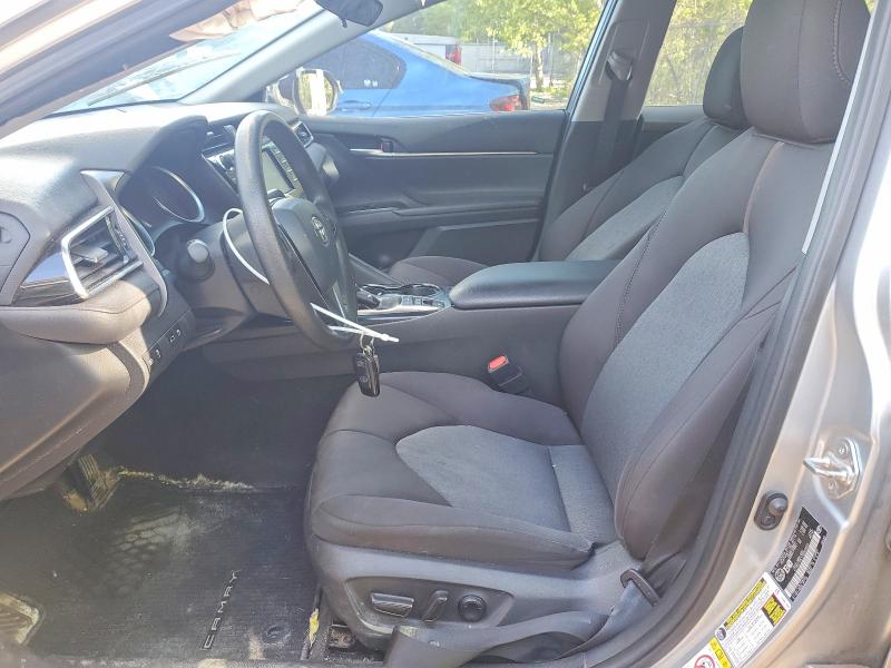 53121106 :رقم المزاد ، 4T1B31HK1JU003653 vin ، 2018 Toyota Camry مزاد بيع