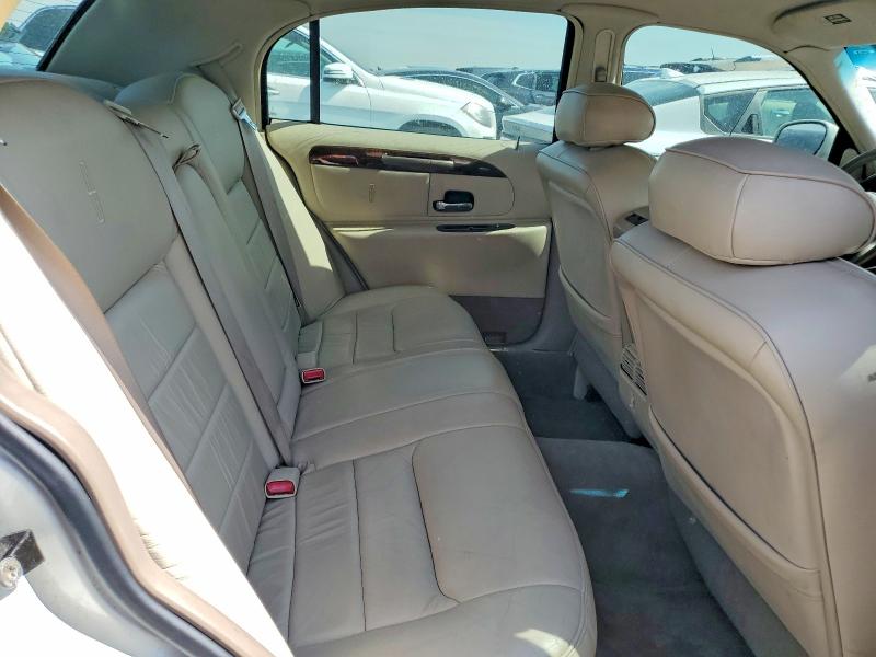 2000 Lincoln Town Car მანქანა იყიდება აუქციონზე, vin: 1LNHM81W8YY798846, აუქციონის ნომერი: 52224226