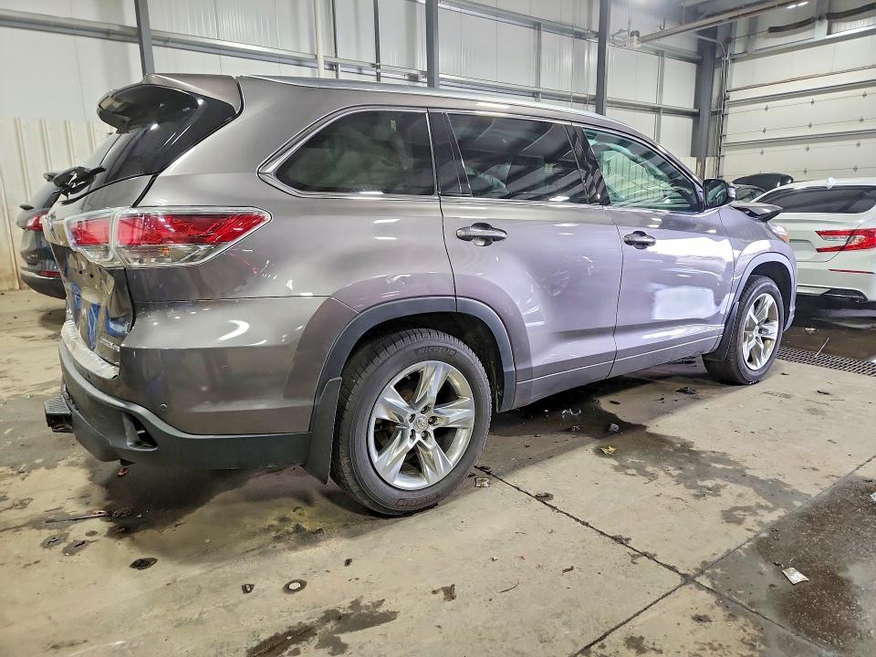 52858966 :رقم المزاد ، 5TDDKRFH7FS084031 vin ، 2015 Toyota Highlander مزاد بيع