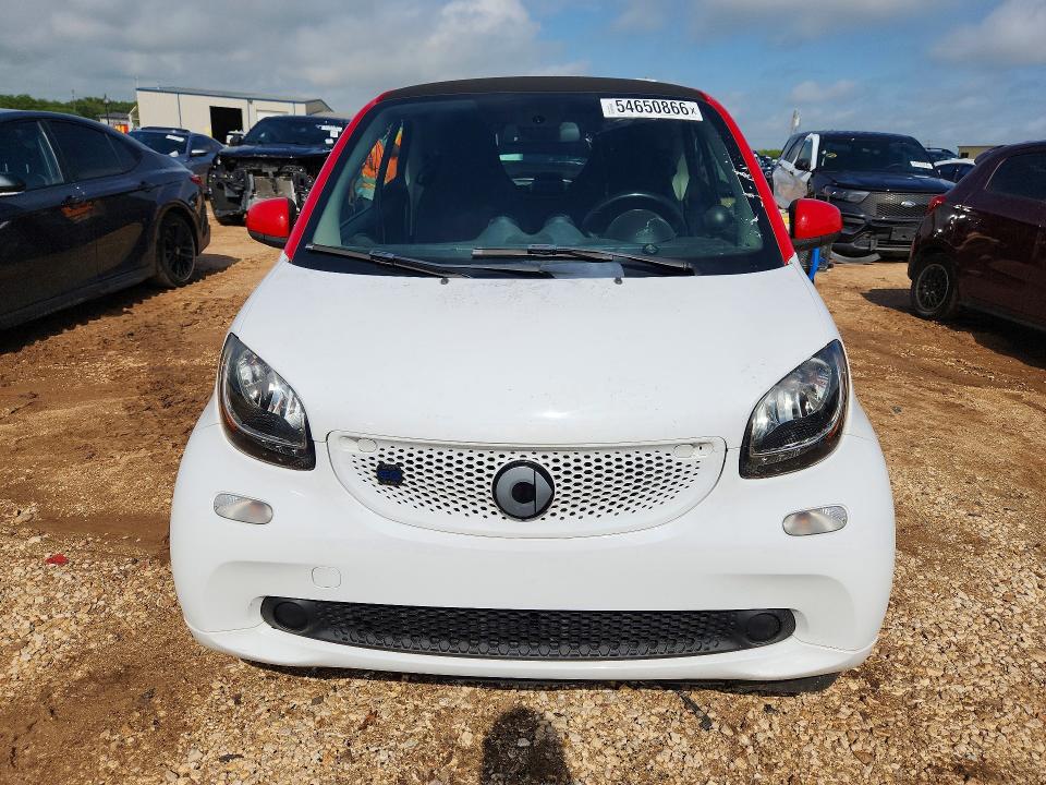 54650866 :رقم المزاد ، WMEFJ9BA0JK283377 vin ، 2018 Smart Fortwo مزاد بيع