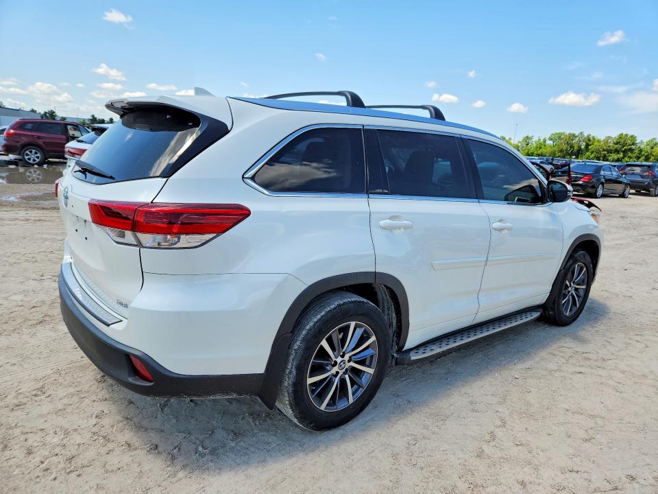 Продажа на аукционе авто 2018 Toyota Highlander, vin: 5TDKZRFH1JS549642, номер лота: 54285236