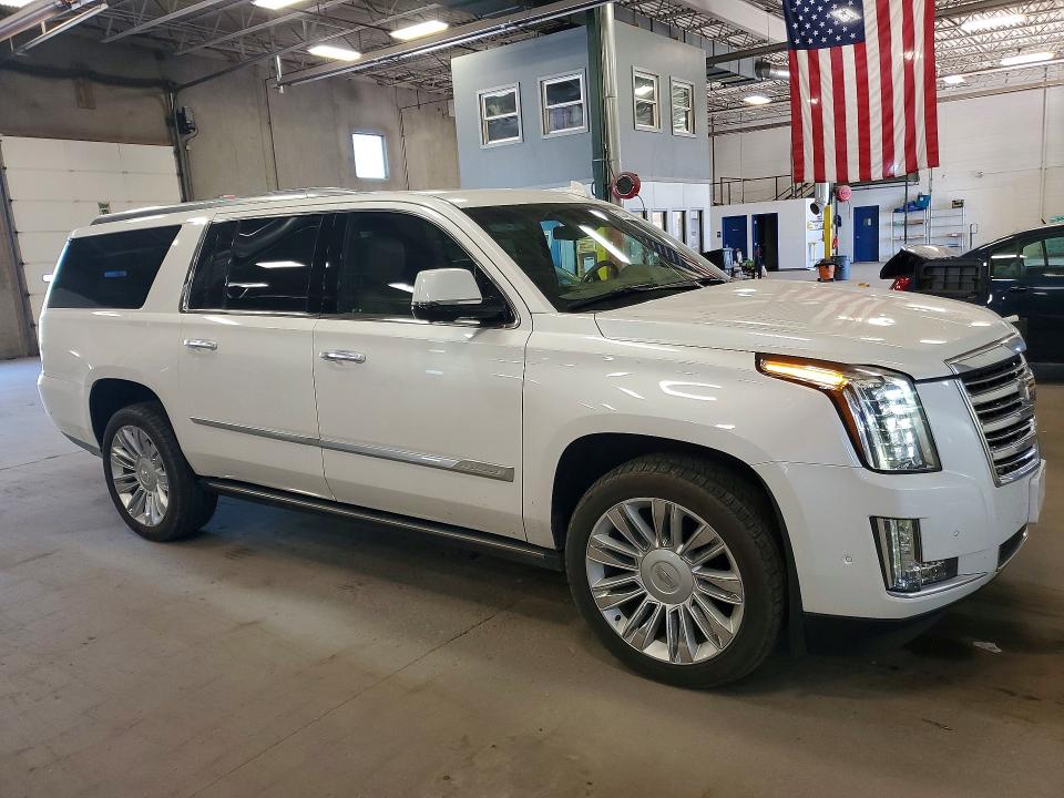 53334956 :رقم المزاد ، 1GYS4KKJ2LR226453 vin ، 2020 Cadillac Escalade مزاد بيع