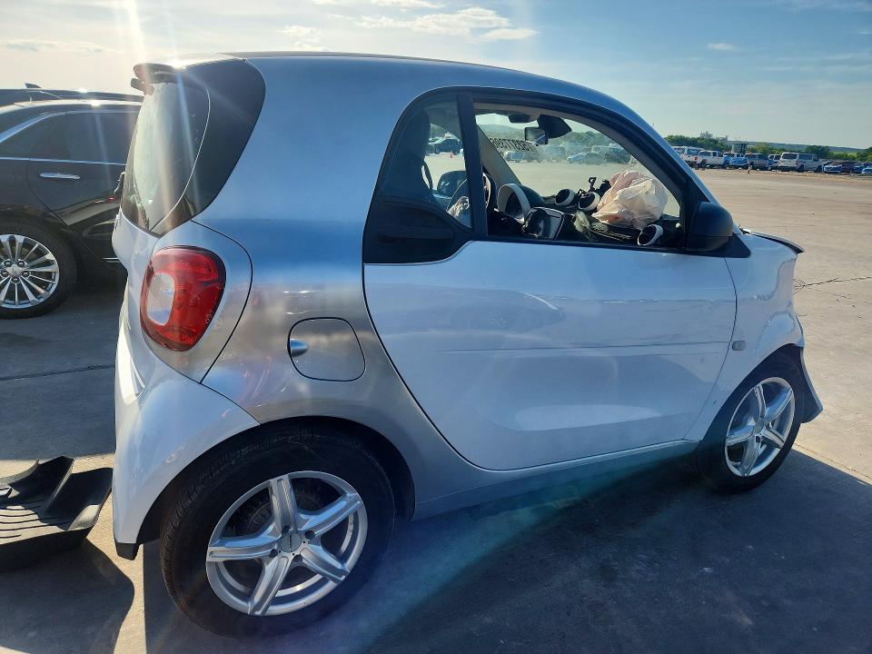 Aukcja sprzedaży 2016 Smart Fortwo, vin: WMEFJ5DA4GK123419, numer aukcji: 52377396