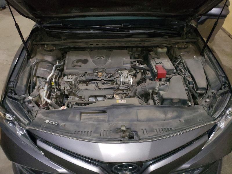 54481936 :رقم المزاد ، 4T1B11HK9JU608347 vin ، 2018 Toyota Camry مزاد بيع