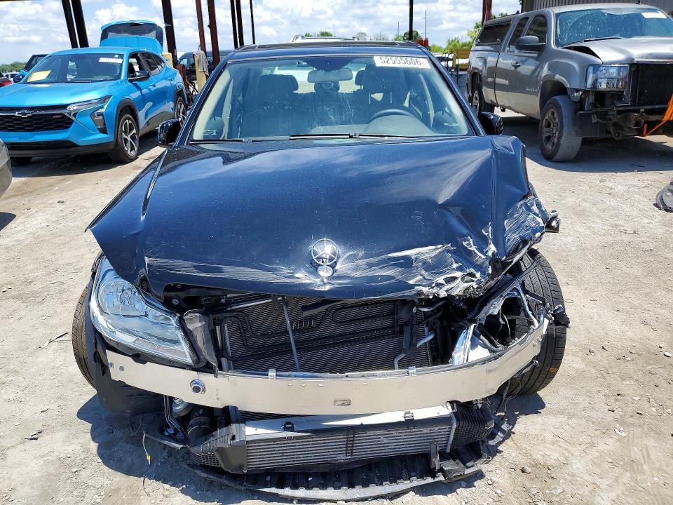 Продажа на аукционе авто 2013 Mercedes-benz C, vin: WDDGF4HB1DR272462, номер лота: 52555606