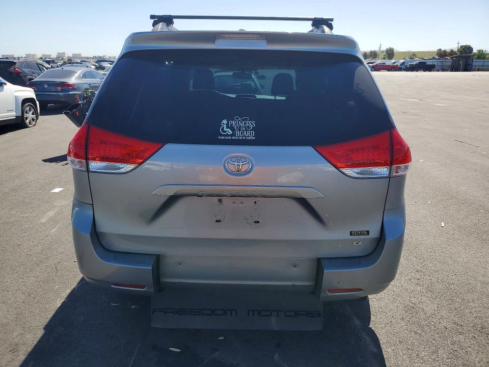 2013 Toyota Sienna მანქანა იყიდება აუქციონზე, vin: 5TDKK3DC5DS282857, აუქციონის ნომერი: 53657996