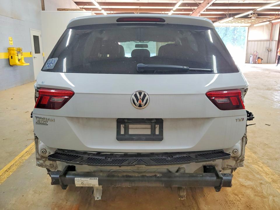 2018 Volkswagen Tiguan მანქანა იყიდება აუქციონზე, vin: 3VV1B7AX9JM035140, აუქციონის ნომერი: 49571686