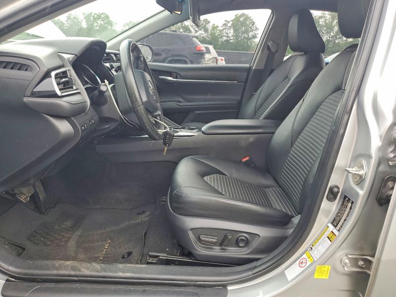 54825266 :رقم المزاد ، 4T1B11HK5JU101803 vin ، 2018 Toyota Camry مزاد بيع