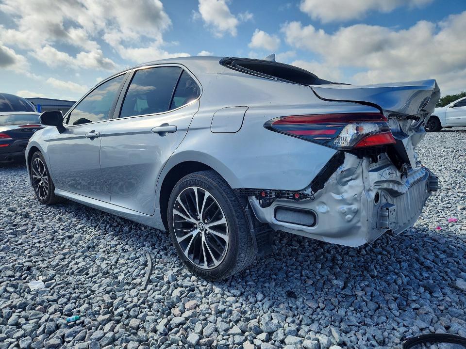 52806406 :رقم المزاد ، 4T1C11AK5NU648008 vin ، 2022 Toyota Camry مزاد بيع