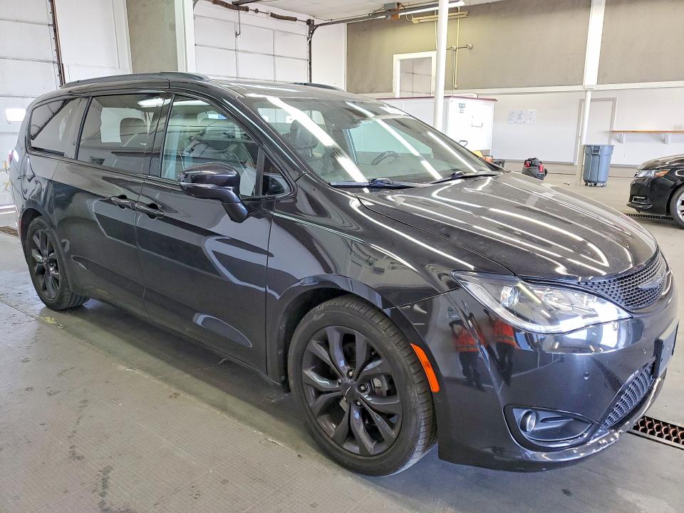 52215296 :رقم المزاد ، 2C4RC1GG6JR165128 vin ، 2018 Chrysler Pacifica مزاد بيع