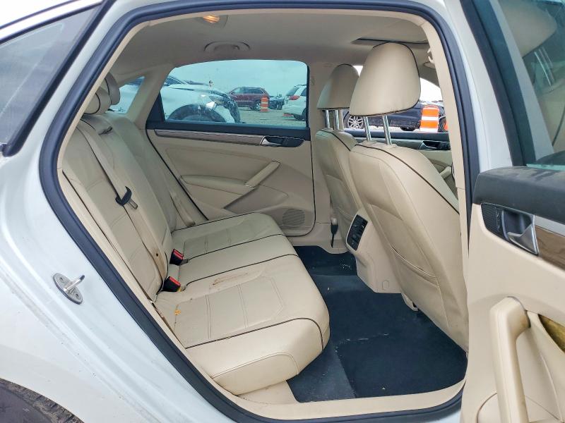 Продажа на аукционе авто 2016 Volkswagen Passat, vin: 1VWBS7A35GC026720, номер лота: 53898266