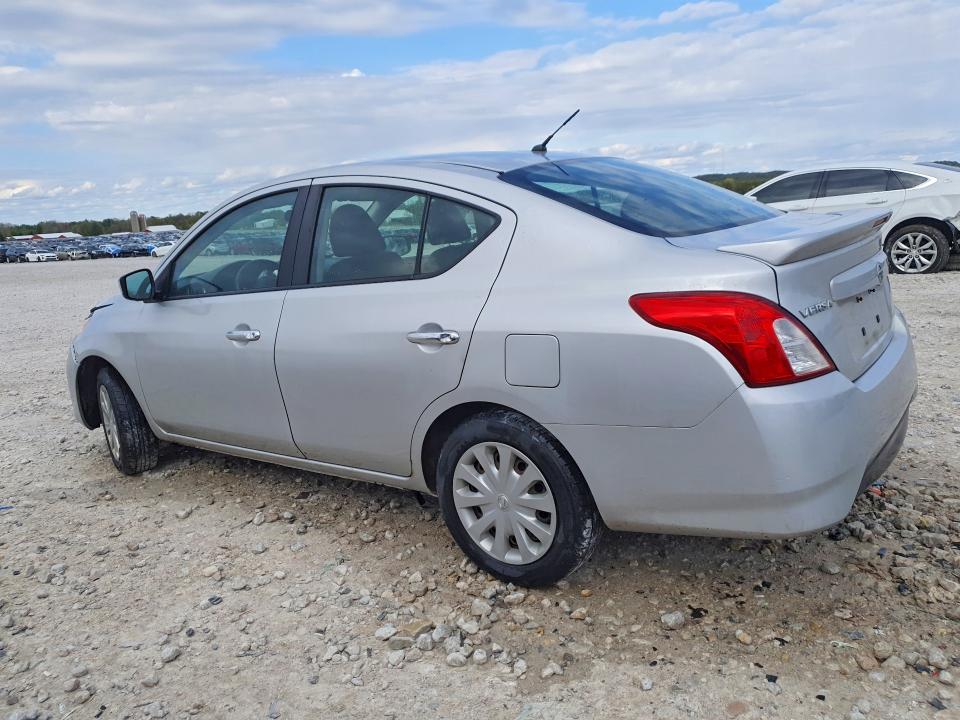 51840216 :رقم المزاد ، 3N1CN7AP3JL831566 vin ، 2018 Nissan Versa مزاد بيع