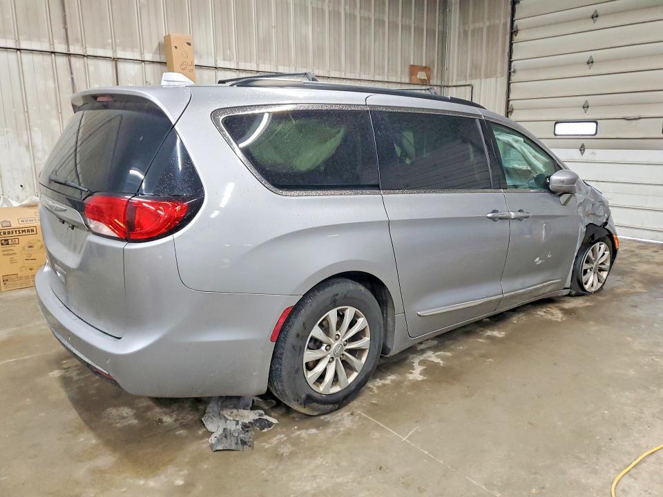 54886276 :رقم المزاد ، 2C4RC1BG7HR560727 vin ، 2017 Chrysler Pacifica مزاد بيع