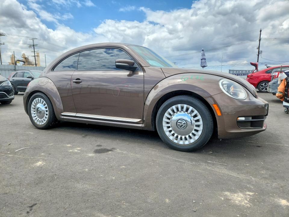 2015 Volkswagen Beetle მანქანა იყიდება აუქციონზე, vin: 3VWJ17ATXFM603124, აუქციონის ნომერი: 55402016
