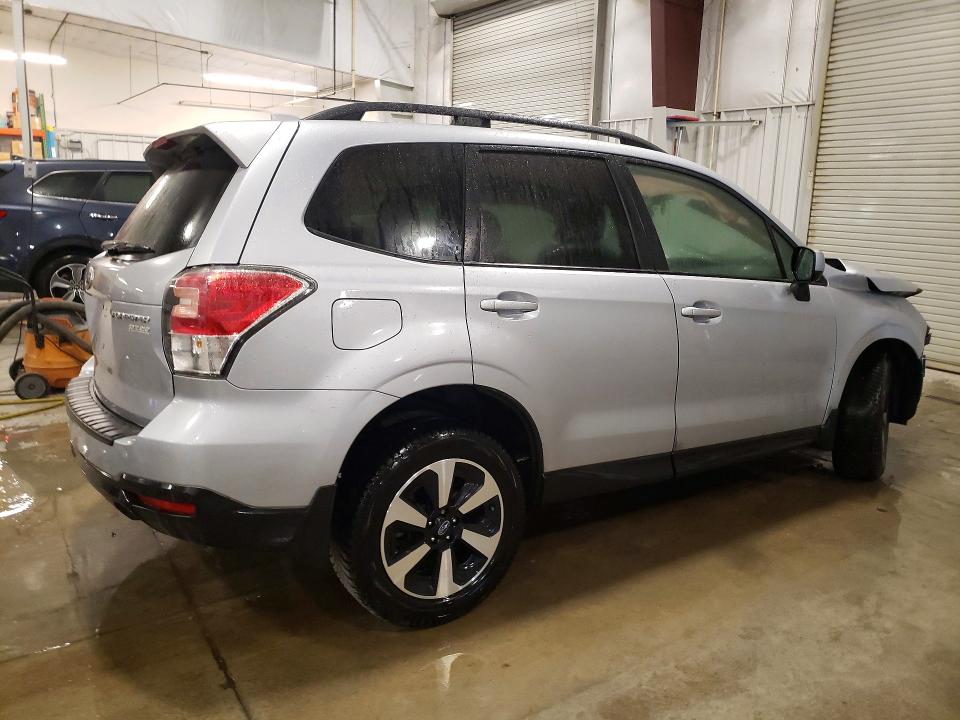 Продажа на аукционе авто 2017 Subaru Forester, vin: JF2SJAGC0HH570977, номер лота: 52006356