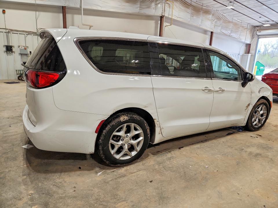 52224826 :رقم المزاد ، 2C4RC1BG4HR768368 vin ، 2017 Chrysler Pacifica مزاد بيع