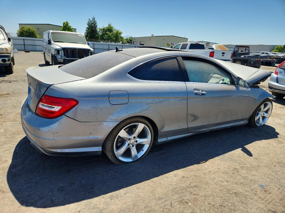 53566466 :رقم المزاد ، WDDGJ5HB3FG370590 vin ، 2015 Mercedes-benz C مزاد بيع