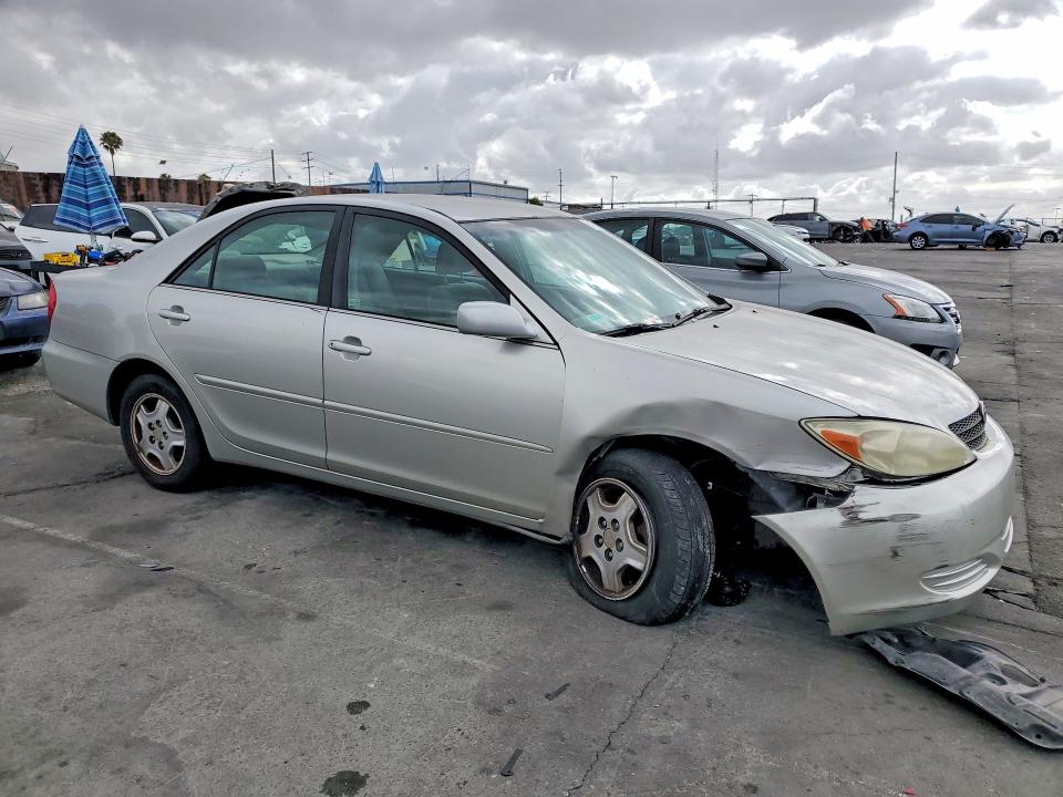 54878026 :رقم المزاد ، 4T1BF32K02U015662 vin ، 2002 Toyota Camry مزاد بيع