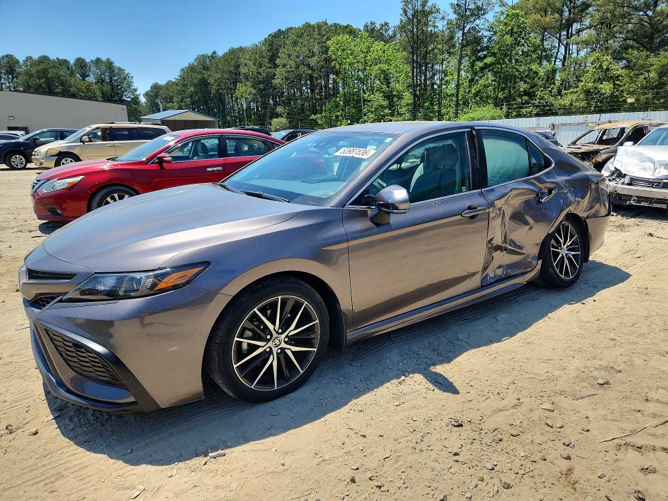 53987636 :رقم المزاد ، 4T1G11BK0MU035485 vin ، 2021 Toyota Camry مزاد بيع