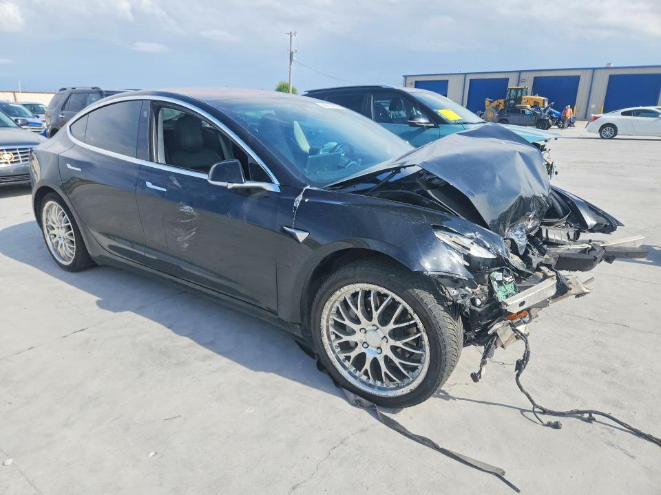 52733126 :رقم المزاد ، 5YJ3E1EB1JF178534 vin ، 2018 Tesla Model 3 مزاد بيع