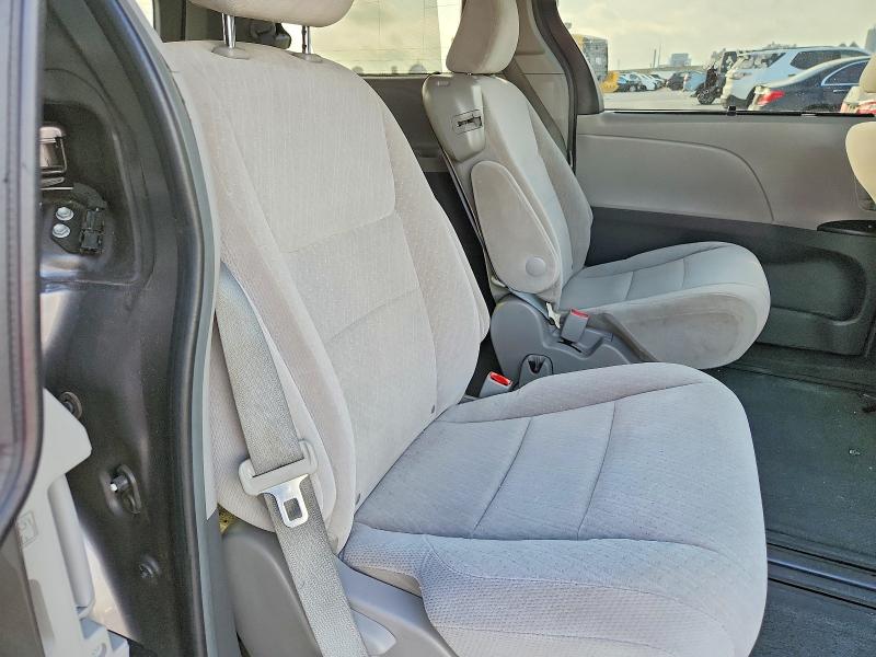 53950706 :رقم المزاد ، 5TDKZ3DC8HS841903 vin ، 2017 Toyota Sienna مزاد بيع