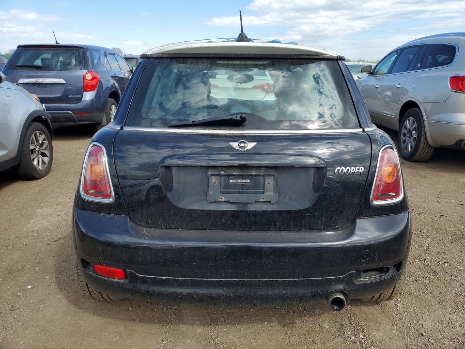 53000606 :رقم المزاد ، WMWMF3C57ATZ64102 vin ، 2010 Mini Cooper مزاد بيع