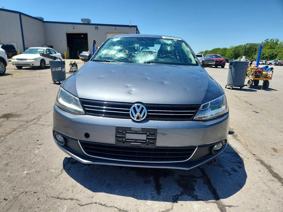 53283006 :رقم المزاد ، 3VWLL7AJ6EM416608 vin ، 2014 Volkswagen Jetta مزاد بيع