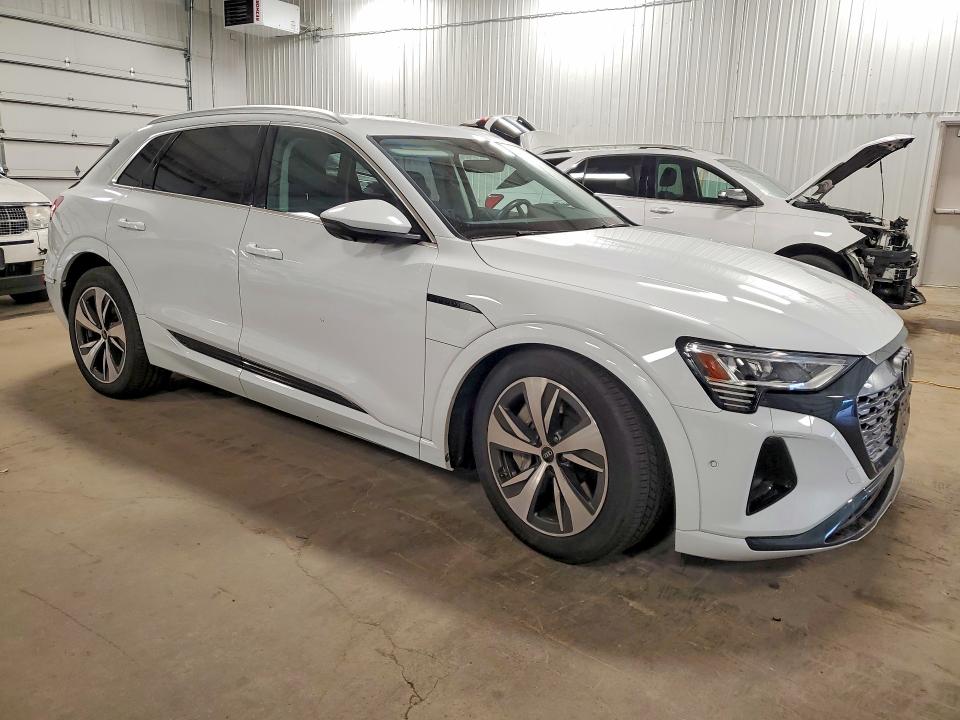 Продажа на аукционе авто 2024 Audi Q8 E-tron, vin: WA15AAGE4RB028759, номер лота: 54012756
