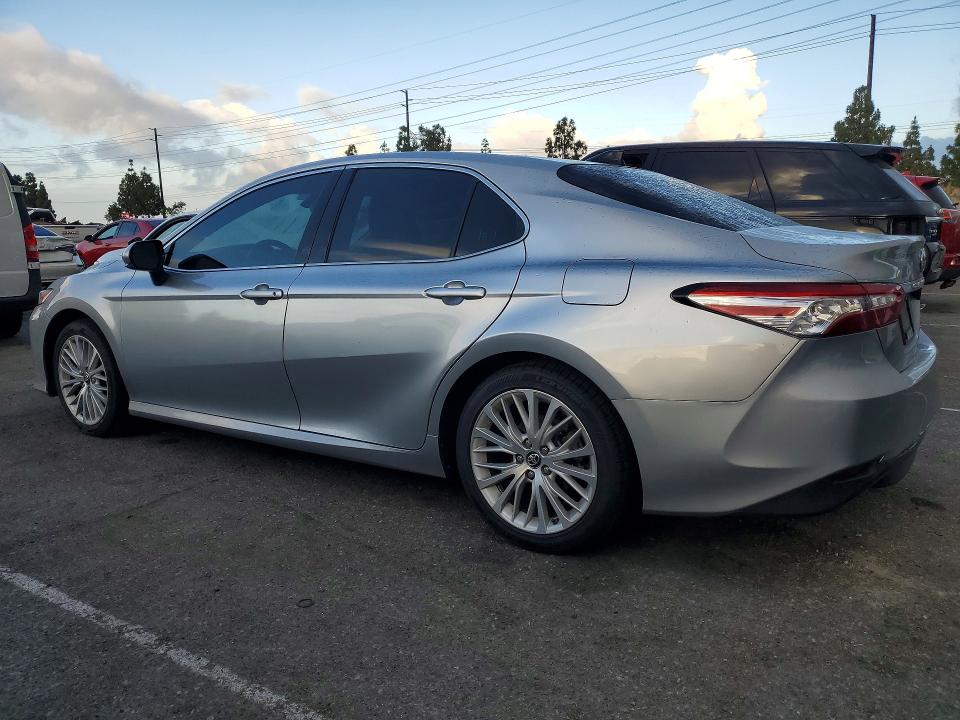 55051656 :رقم المزاد ، 4T1B11HK2KU162303 vin ، 2019 Toyota Camry مزاد بيع