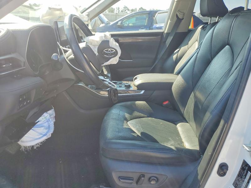 52781146 :رقم المزاد ، 5TDDZRBH8MS068404 vin ، 2021 Toyota Highlander مزاد بيع