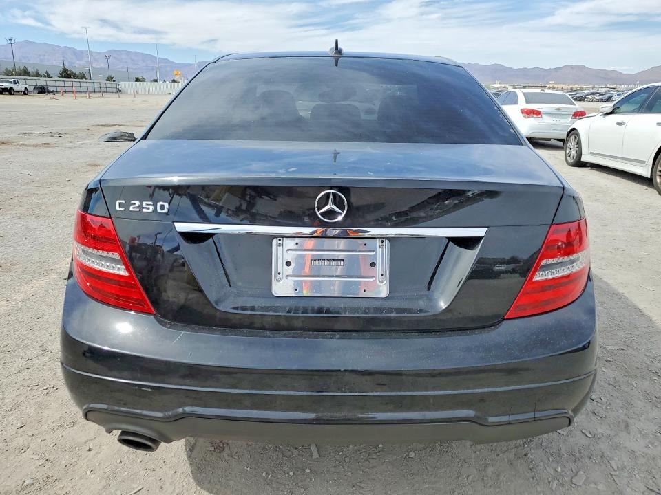 2014 Mercedes-benz C მანქანა იყიდება აუქციონზე, vin: WDDGF4HB9EA943800, აუქციონის ნომერი: 52460926