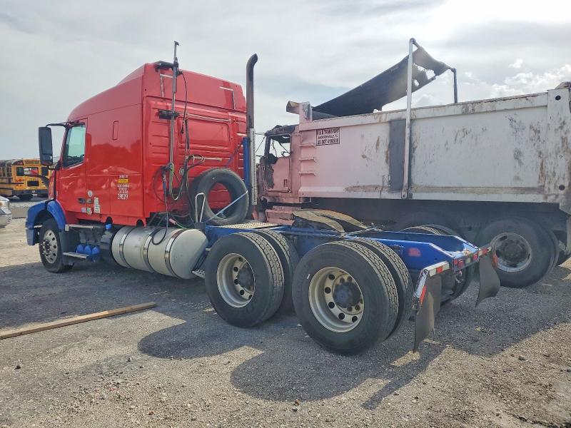 2015 Volvo Vn მანქანა იყიდება აუქციონზე, vin: 4V4MC9EH0FN927723, აუქციონის ნომერი: 53405486