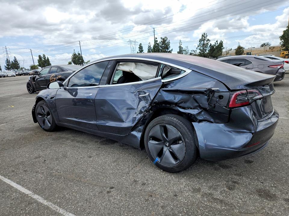 54650606 :رقم المزاد ، 5YJ3E1EA9JF019042 vin ، 2018 Tesla Model 3 مزاد بيع