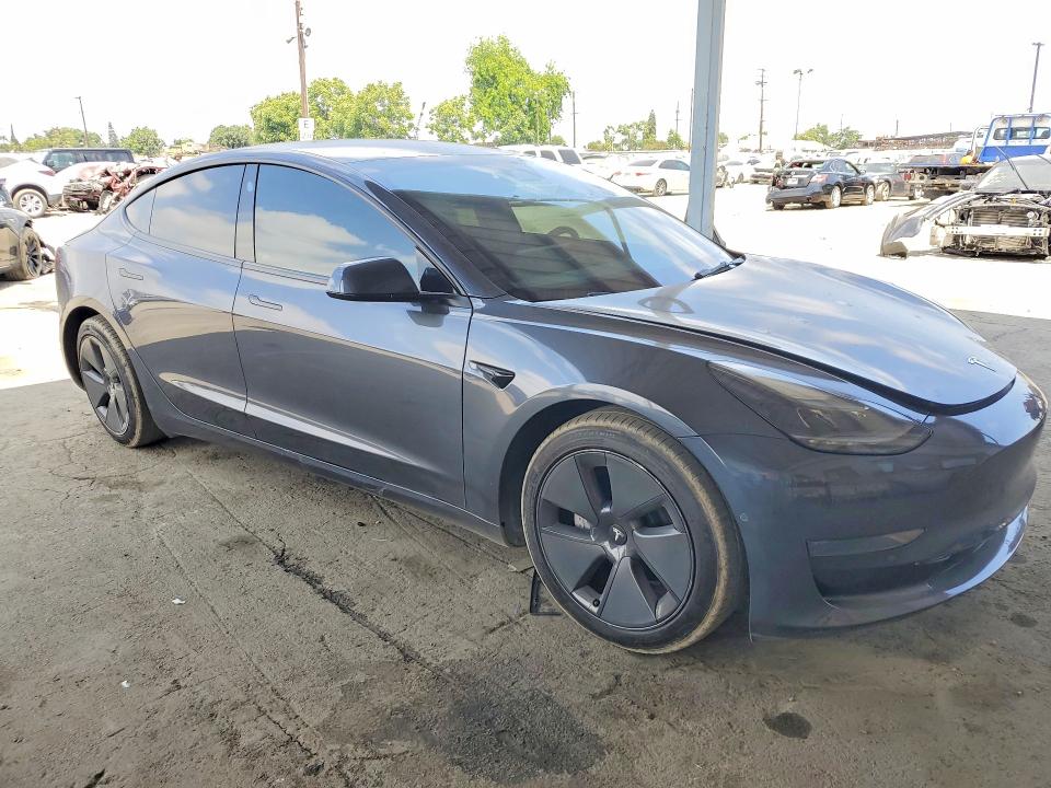54497836 :رقم المزاد ، 5YJ3E1EA2NF373992 vin ، 2022 Tesla Model 3 مزاد بيع