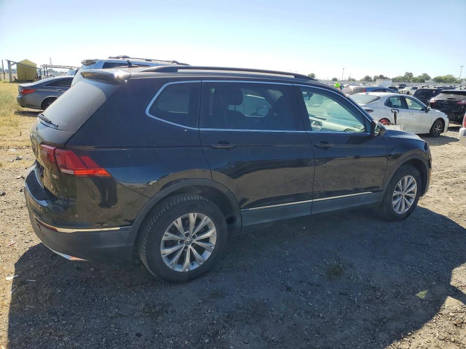 52385896 :رقم المزاد ، 3VV3B7AX9JM210298 vin ، 2018 Volkswagen Tiguan مزاد بيع
