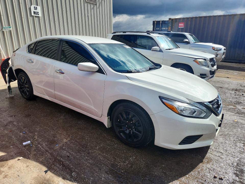 2018 Nissan Altima მანქანა იყიდება აუქციონზე, vin: 1N4AL3AP6JC201738, აუქციონის ნომერი: 52173536