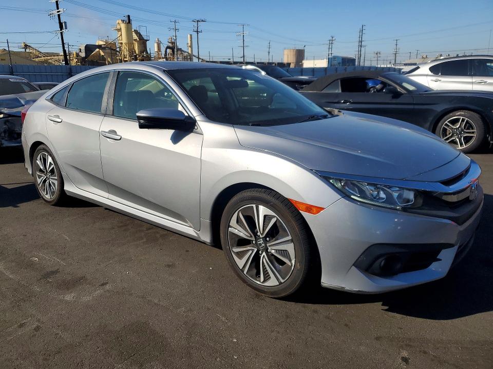 53186346 :رقم المزاد ، JHMFC1F35JX033107 vin ، 2018 Honda Civic مزاد بيع