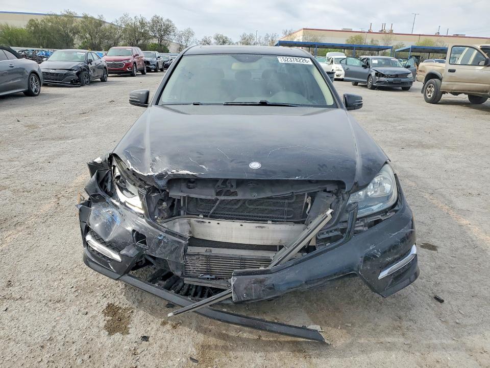 2013 Mercedes-benz C მანქანა იყიდება აუქციონზე, vin: WDDGF4HB5DR279947, აუქციონის ნომერი: 52378226