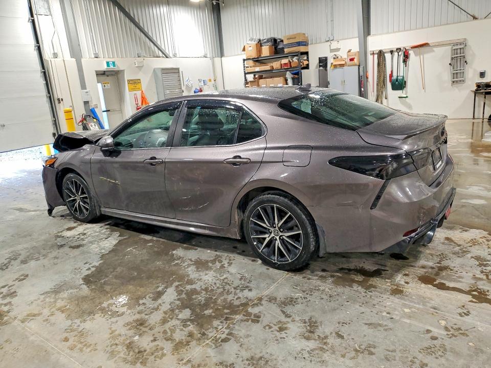 51819856 :رقم المزاد ، 4T1S11AK1MU605375 vin ، 2021 Toyota Camry مزاد بيع