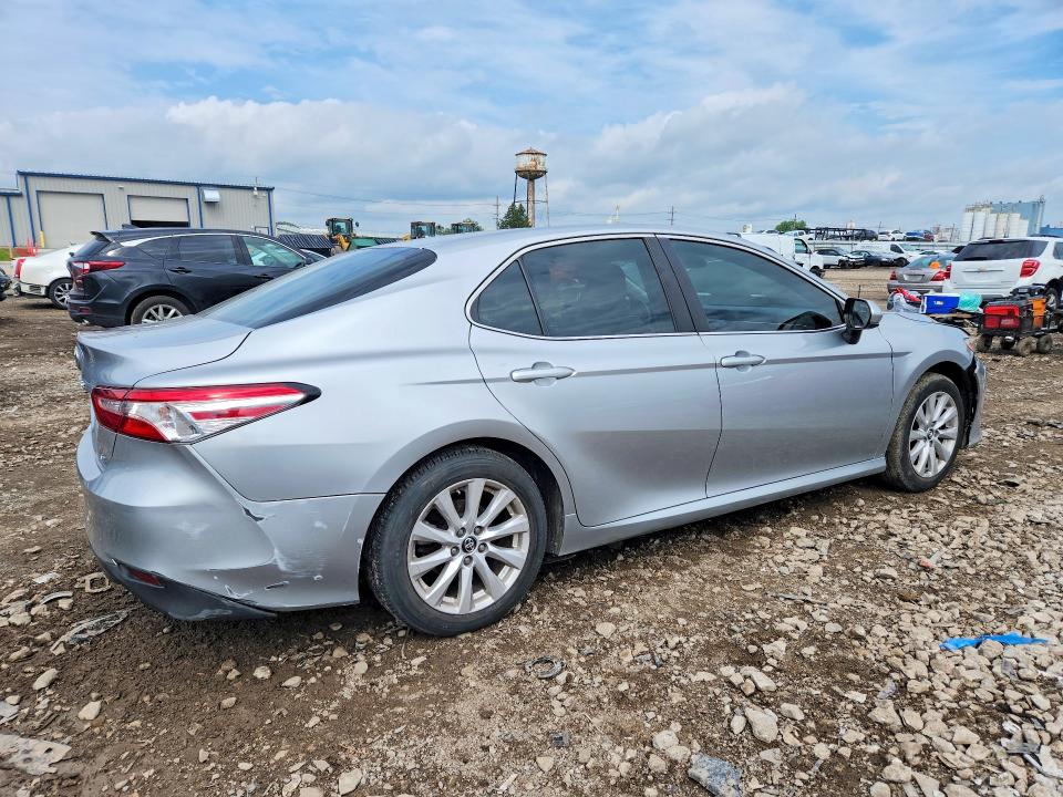 Продаж на аукціоні авто 2018 Toyota Camry, vin: 4T1B11HKXJU102915, номер лоту: 54111596