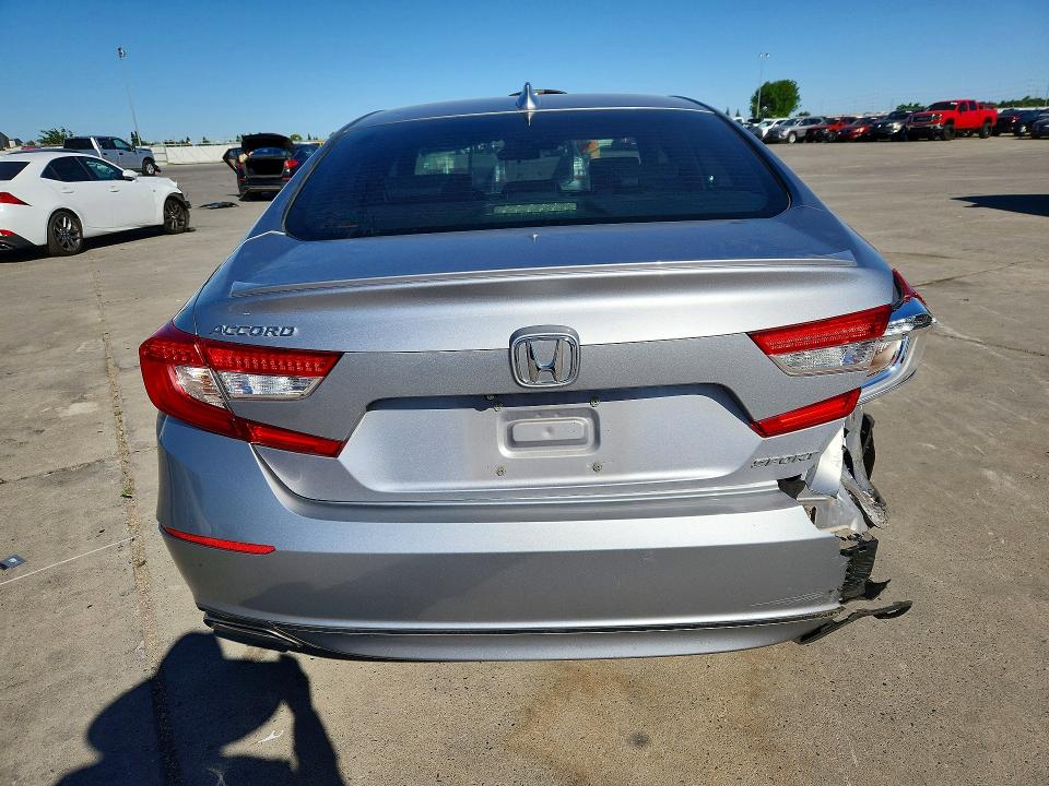 53943256 :رقم المزاد ، 1HGCV1F34JA244981 vin ، 2018 Honda Accord مزاد بيع