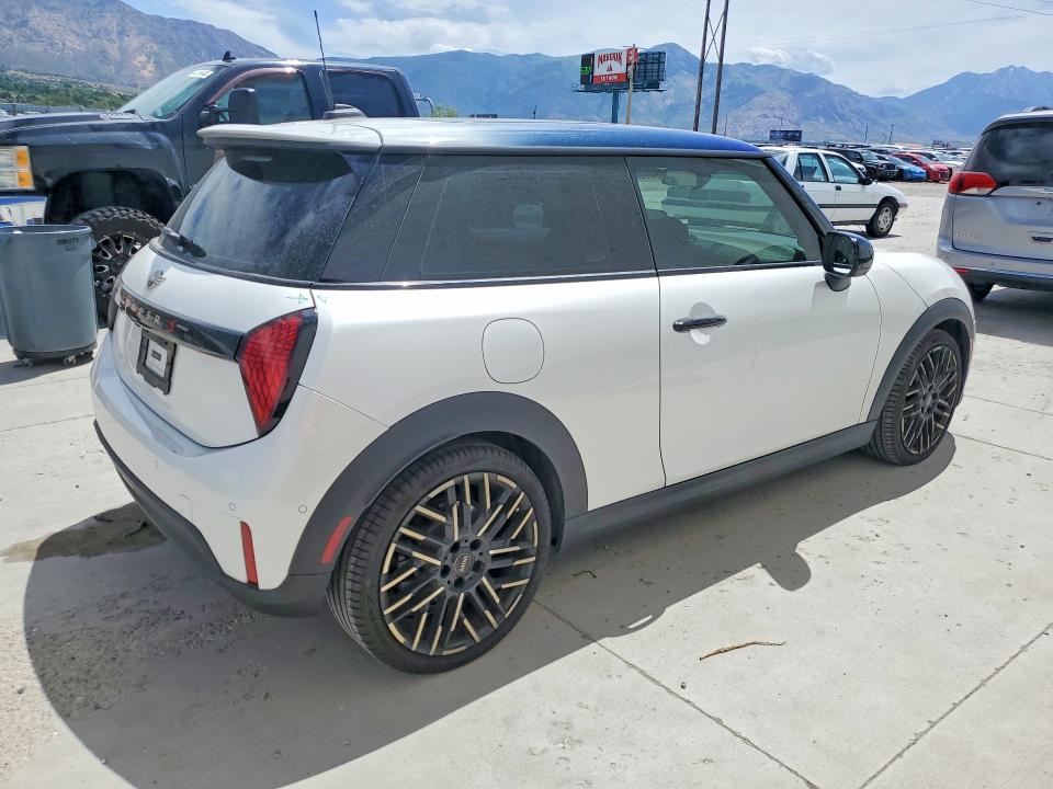 Продажа на аукционе авто 2025 Mini Cooper, vin: WMW23GD0XS2W57640, номер лота: 54926526