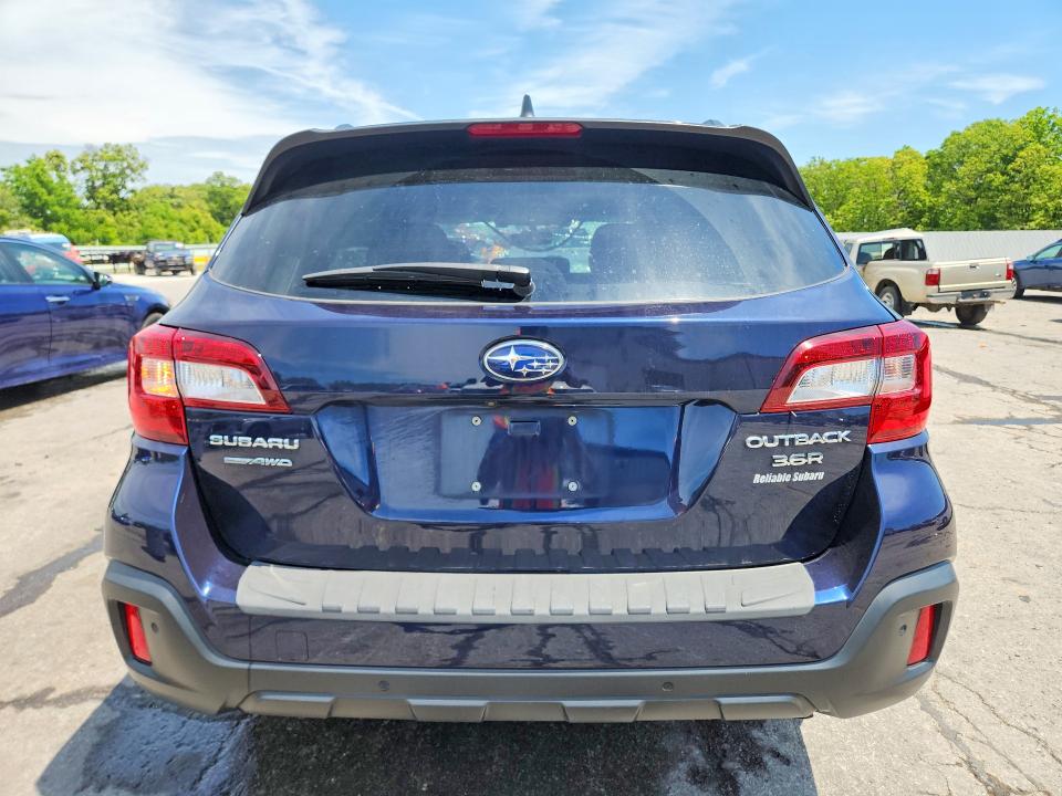 52877636 :رقم المزاد ، 4S4BSETC2J3327758 vin ، 2018 Subaru Outback مزاد بيع
