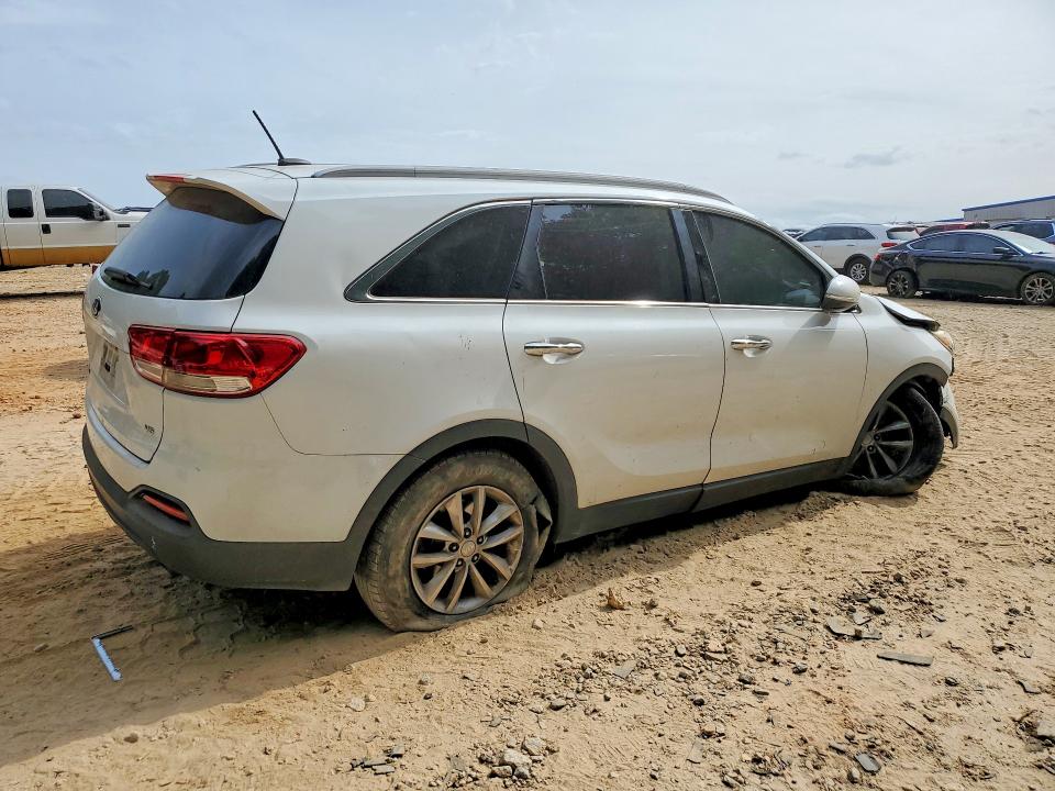 52602786 :رقم المزاد ، 5XYPG4A58HG213571 vin ، 2017 Kia Sorento مزاد بيع