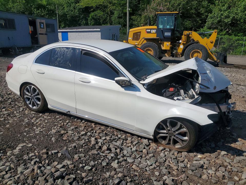 52950676 :رقم المزاد ، 55SWF4JB2HU233681 vin ، 2017 Mercedes-benz C مزاد بيع