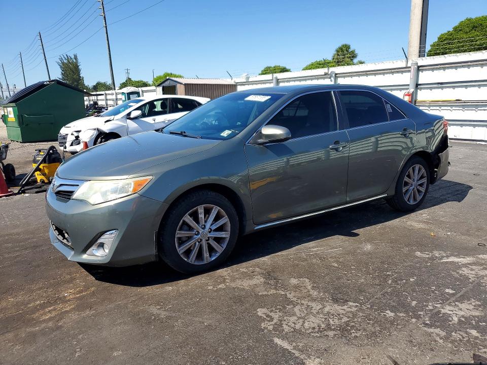 53661556 :رقم المزاد ، 4T1BK1FK1DU530456 vin ، 2013 Toyota Camry مزاد بيع