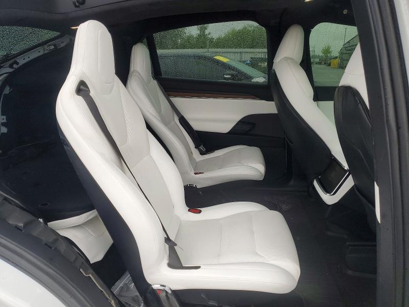 53088586 :رقم المزاد ، 7SAXCBE57PF365585 vin ، 2023 Tesla Model X مزاد بيع