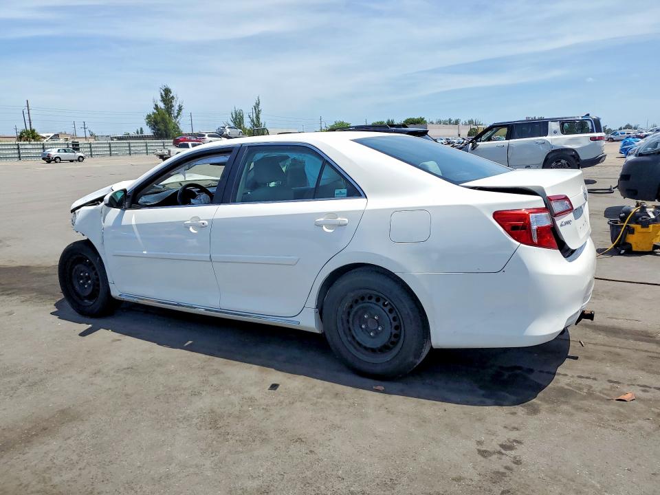 52665986 :رقم المزاد ، 4T4BF1FK4ER398126 vin ، 2014 Toyota Camry مزاد بيع